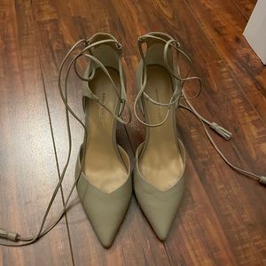 Banana Republic taupe pointed toe heels